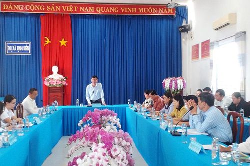 Sơ kết thí điểm chi trả an sinh xã hội không dùng tiền mặt ở TX. Tịnh Biên