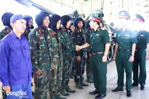 Đặc biệt quan tâm lực lượng làm nhiệm vụ ở xa đơn vị