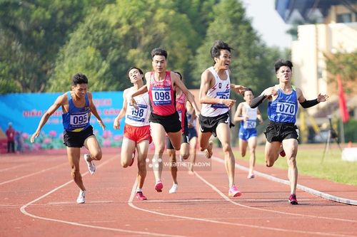 Lương Đức Phước giành thêm HCV 800m giải điền kinh quốc gia 2023