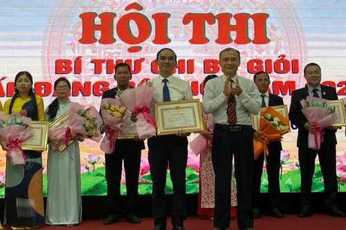 Thí sinh Lê Văn Thuận-Đảng bộ Sở Giáo dục và Đào tạo đạt giải nhất tại hội thi