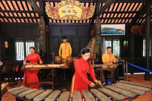 Những nhạc công ở Hòn Chồng