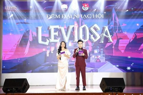 Phúc Du 'đốt lửa' đêm chào tân sinh viên 'Wings UP 2023: LEVIOSA' tại Học viện Báo chí và Tuyên truyền