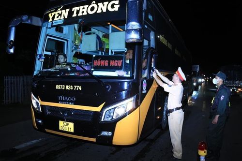 Phát hiện nhiều trường hợp sử dụng bằng lái xe giả và ma túy trên Quốc lộ 20