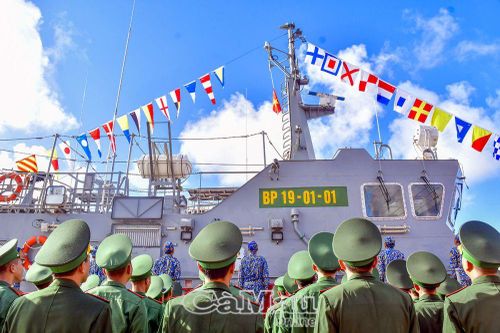 Thượng cờ tàu BP 19.01.01