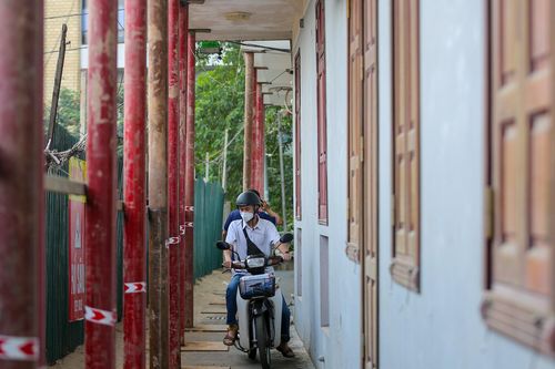 Hà Nội: Nhà kiên cố bỗng nứt toác chờ sập, dân khốn khổ di dời khẩn cấp