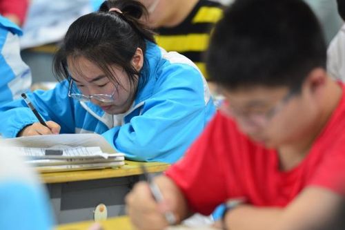 Ông bố ở Hà Nội lưu ý: Trước khi 'chạy sô' cho con đi học thêm, phụ huynh cần xác định 3 điều quan trọng này