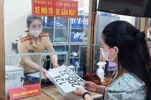 Lệ phí cấp biển xe cũ chuyển từ tỉnh lẻ về Hà Nội, TP.HCM hết bao nhiêu?
