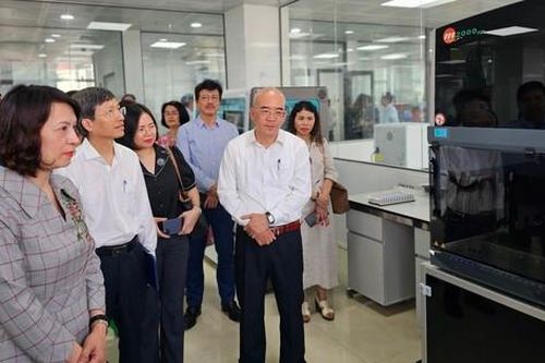 Thứ trưởng Bộ Y tế: Quảng Ninh tiếp tục đẩy mạnh giám sát phòng chống dịch, chăm sóc sức khỏe ban đầu