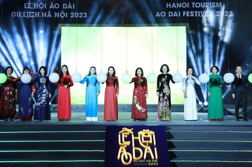 Ấn tượng màn khai mạc Lễ hội Áo dài du lịch Hà Nội 2023
