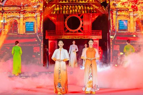 NTK Vũ Thảo Giang kết hợp áo dài với ngọc tạo nên BST 'Minh châu Hà Thành'