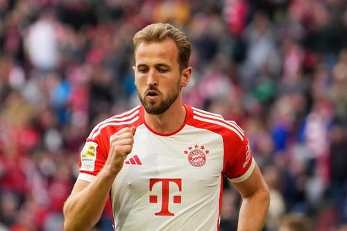 Harry Kane lập siêu phẩm từ giữa sân như Beckham trong ngày Bayern Munich ghi 8 bàn vào lưới đối thủ