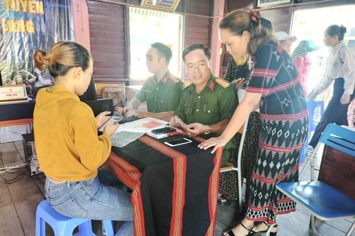 Tăng ca để phục vụ nhân dân được nhiều hơn