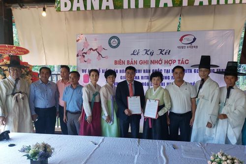 Giới thiệu trang phục lễ cưới truyền thống Hàn Quốc tại Bana Rita Farm