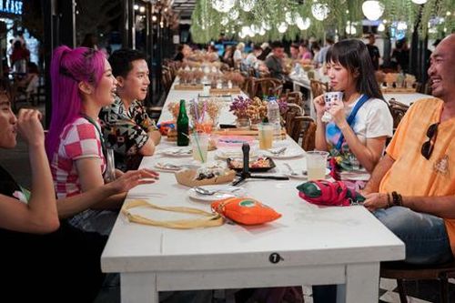 Dân tình tò mò, chuyện gì khiến anh em thân thiết như Tiến Luật và Diệu Nhi 'bằng mặt không bằng lòng'?
