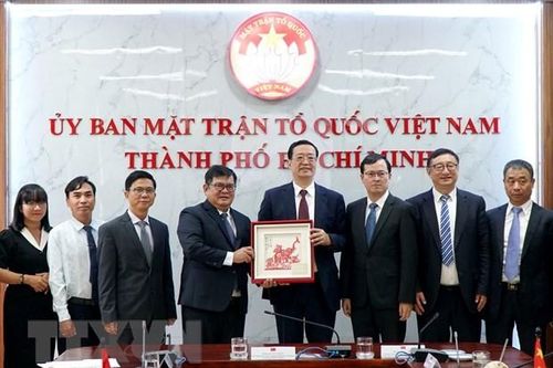 Tăng cường giao lưu, hợp tác giữa TPHCM và tỉnh Liêu Ninh