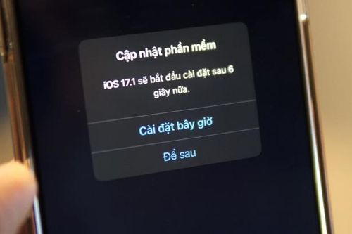 iPhone nóng máy sụt pin sau cập nhật iOS 17.1, chuyên gia 'phán' sao?