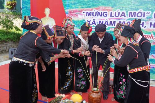 Lên Nậm Manh mừng lễ hội Mạ Mạ Mê