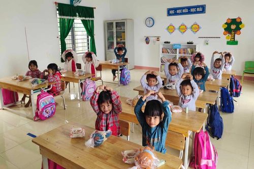 Thay đổi diện mạo trường lớp vùng khó nhờ tài trợ giáo dục