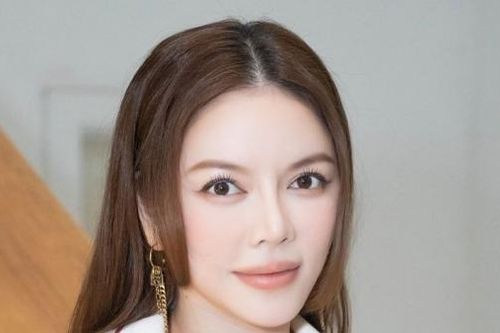 Lý Nhã Kỳ bối rối khi fan hỏi 'bao giờ lấy chồng'?
