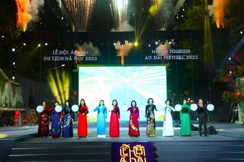 Ấn tượng chương trình khai mạc Lễ hội Áo dài Du lịch Hà Nội 2023