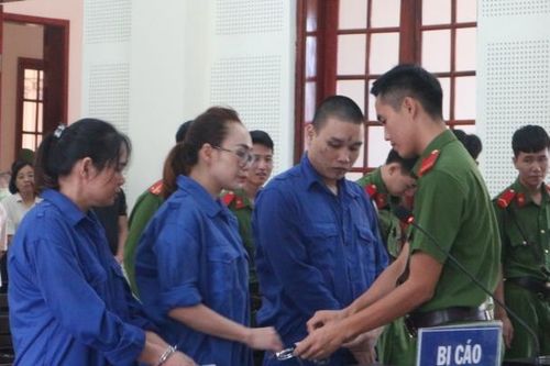 Bà mẹ 4 con cầm đầu đường dây 'ship' ma túy rồi trốn truy nã