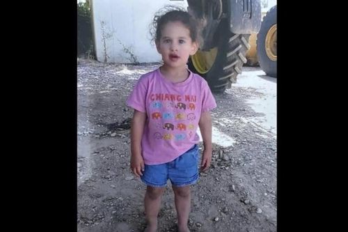 Người thân đau đớn chờ đợi những đứa trẻ bị bắt làm con tin ở Gaza