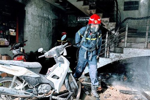 Hải Phòng cứu thoát 3 người mắc kẹt trong căn nhà bị cháy