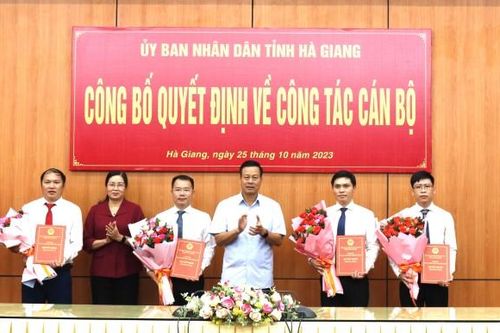 Điều động, bổ nhiệm cán bộ 9 tỉnh, thành