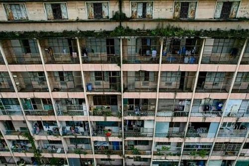 Nhìn gần ký túc xá xuống cấp nghiêm trọng, đe dọa an toàn bệnh viện ở TPHCM