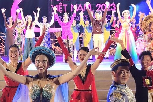 Hơn 100 nghệ sĩ, biên đạo múa tham gia 'Vũ điệu tay trong tay'