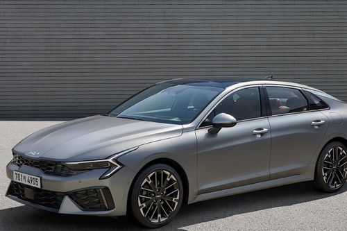 KIA K5 bản nâng cấp 2024 ra mắt, giá từ 20.500 USD