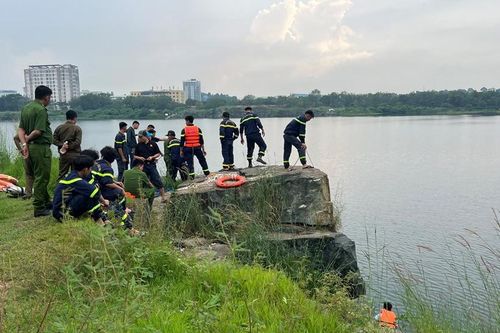 Điều người nhái lặn tìm nam thanh niên nghi nhảy hồ đá tự tử