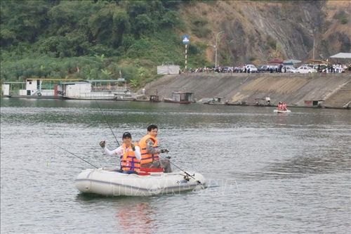 Nhiều hoạt động thúc đẩy phát triển du lịch lòng hồ sông Đà