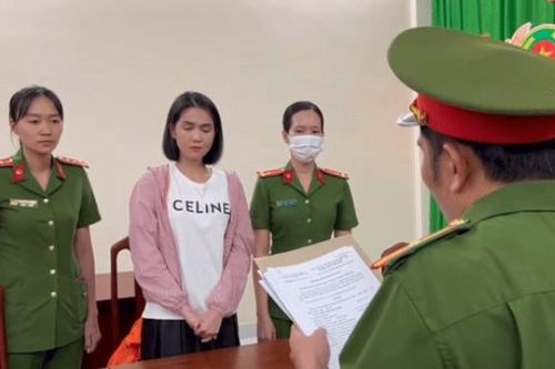 Ngọc Trinh và giọt nước mắt muộn màng