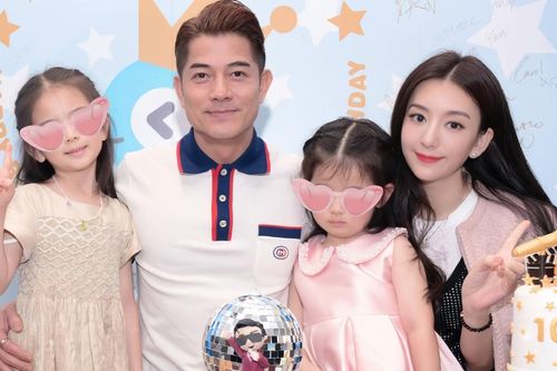 Quách Phú Thành khoe ảnh gia đình ngày trọng đại, visual vợ trẻ kém 22 tuổi chiếm spotlight