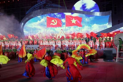 Trực tiếp Lễ kỷ niệm và bắn pháo hoa chào mừng 60 năm Ngày thành lập tỉnh Quảng Ninh
