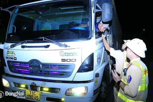Các Tổ công tác của Bộ Công an tiếp tục xử lý hàng trăm trường hợp vi phạm giao thông trên quốc lộ 20