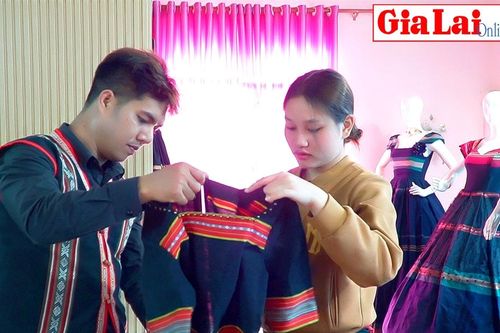 Sáng tạo từ trang phục thổ cẩm truyền thống