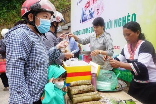 Chợ phiên nông sản thị trấn Tô Hạp