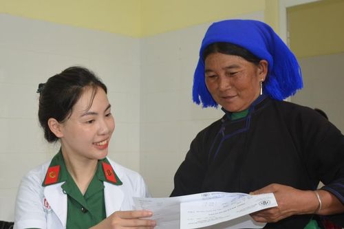 Bệnh viện Trung ương Quân đội 108 khám bệnh cho người dân 3 xã vùng cao huyện Bát Xát