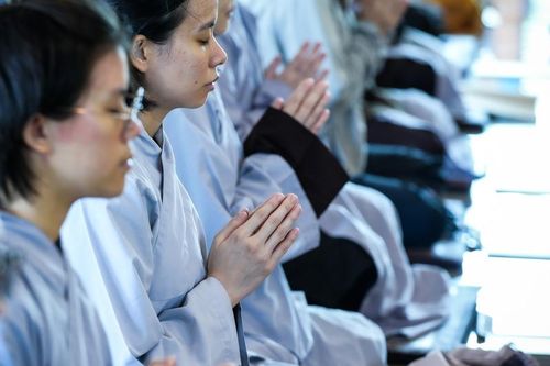 Không nên sám hối trong thầm lặng?