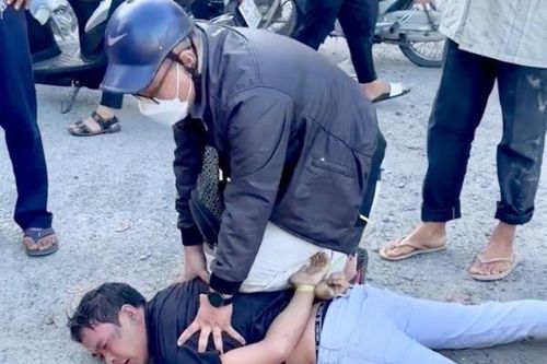 Tóm gọn 2 kẻ cướp giật tài sản của công nhân trong khu công nghiệp