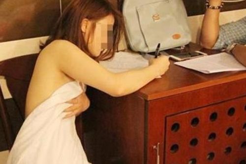 Độc chiêu 'tú bà' thu hút khách cho quán cà phê