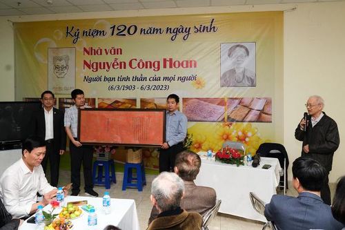 Phát hiện Chế phong của vua Bảo Đại ban khen nhà văn Nguyễn Công Hoan