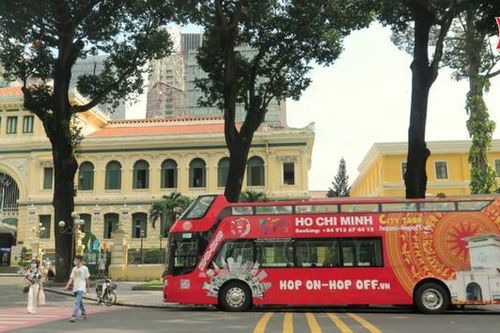 'Chill' cùng xe buýt hai tầng tại 'thành phố không ngủ'