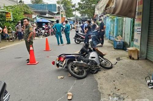 Hai thanh niên đi xe máy không có phanh, tông tử vong cụ bà đi chợ