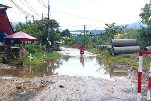 Dân đạp bùn trên đường 700 tỷ: Chủ tịch UBND TP Đà Nẵng nói gì?