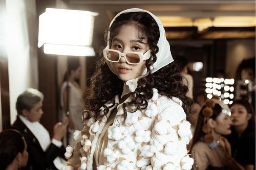 Mẫu teen Minh Anh nổi bật khi diện trang phục có thông điệp bảo vệ môi trường