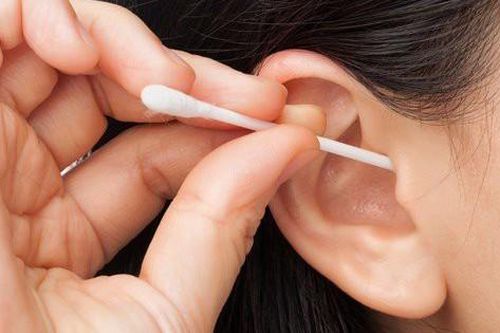 Viêm tai giữa ở người lớn biểu hiện thế nào?