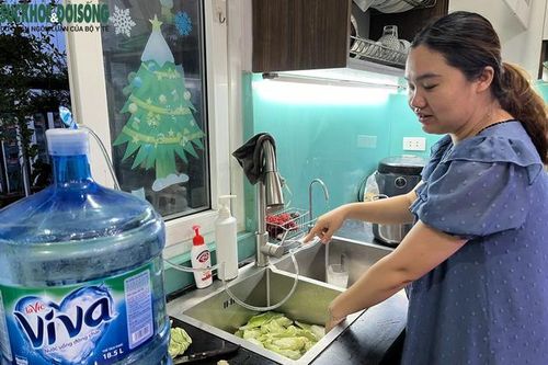 Nước cấp nhỏ giọt, chất lượng kém, nhiều người ở KĐT Thanh Hà tiếp tục 'nhịn' tắm giặt